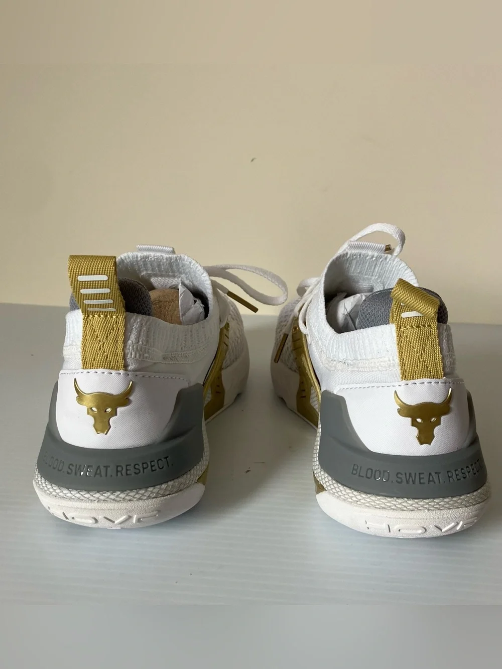 Under Armour Project Rock 4 White Metallic Gold Knit Trainer Sneakers size 5.5